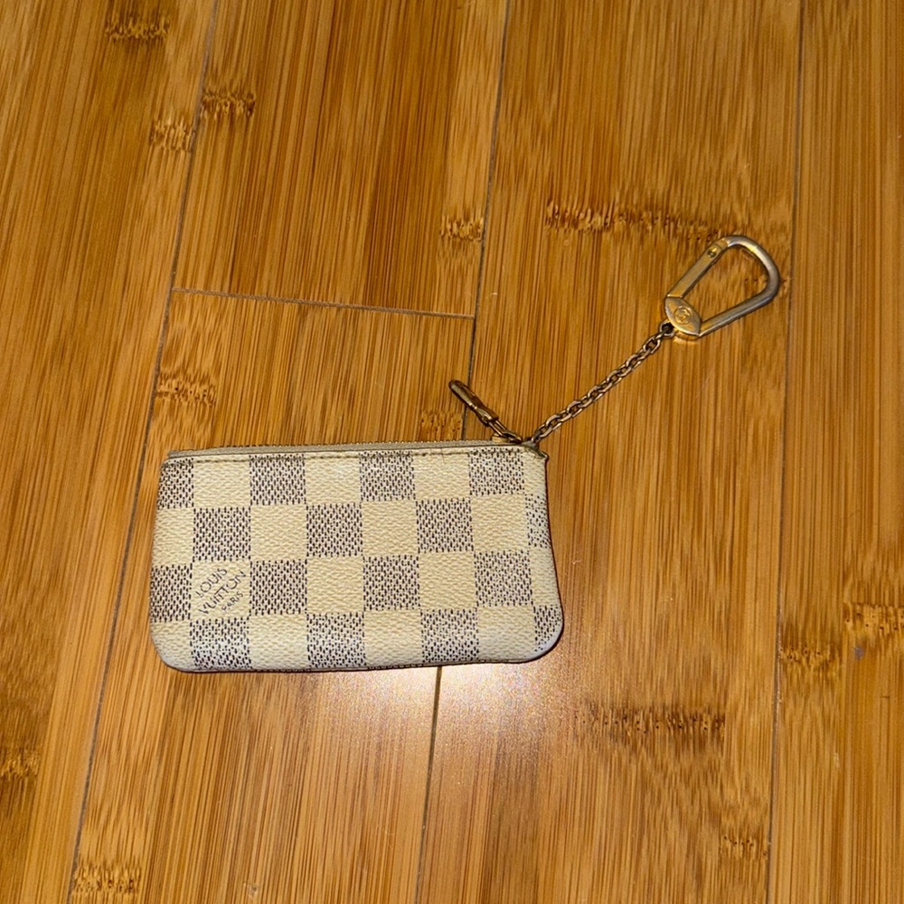 louis vuitton key pouch in damier azur white/blue